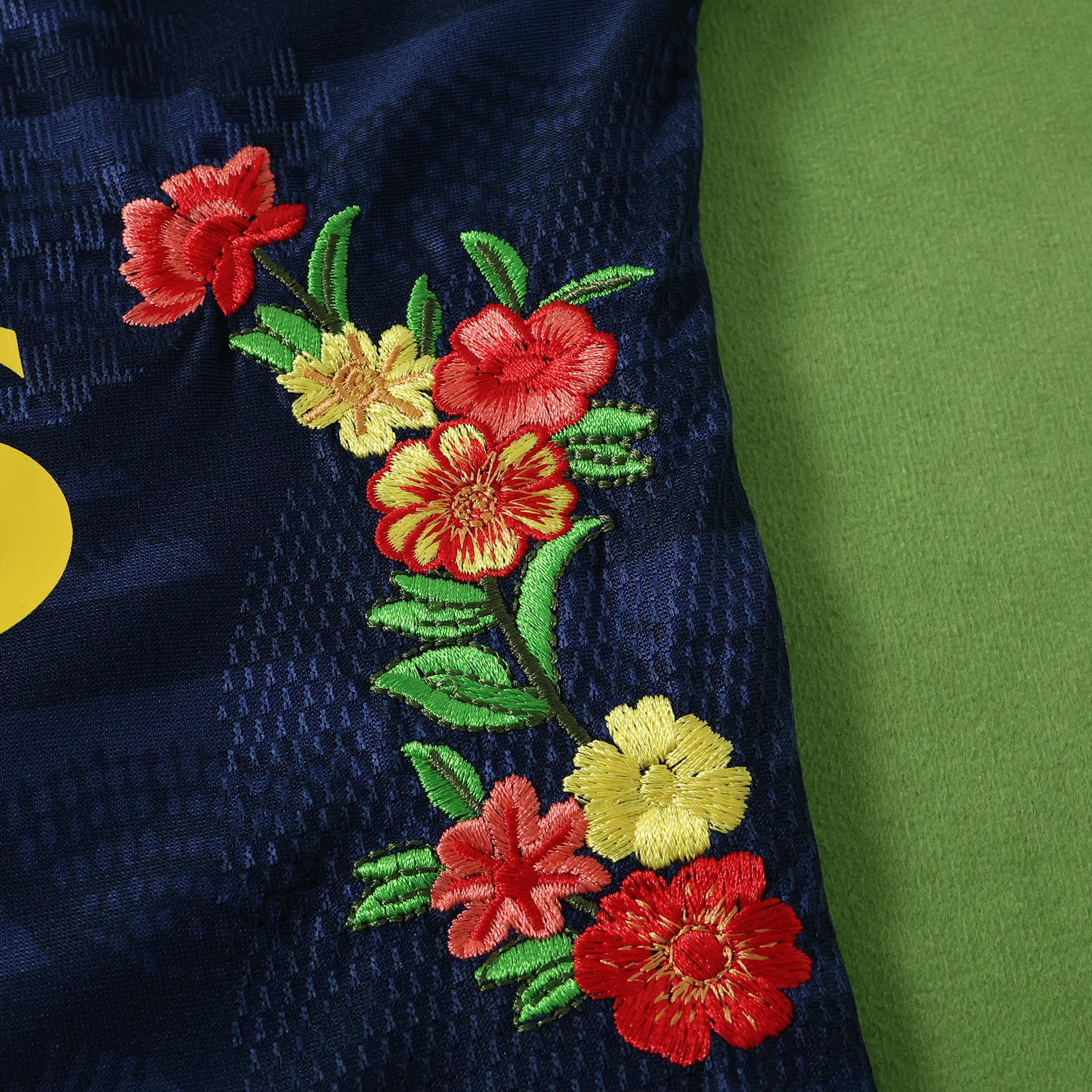 Arsenal floral embroidery